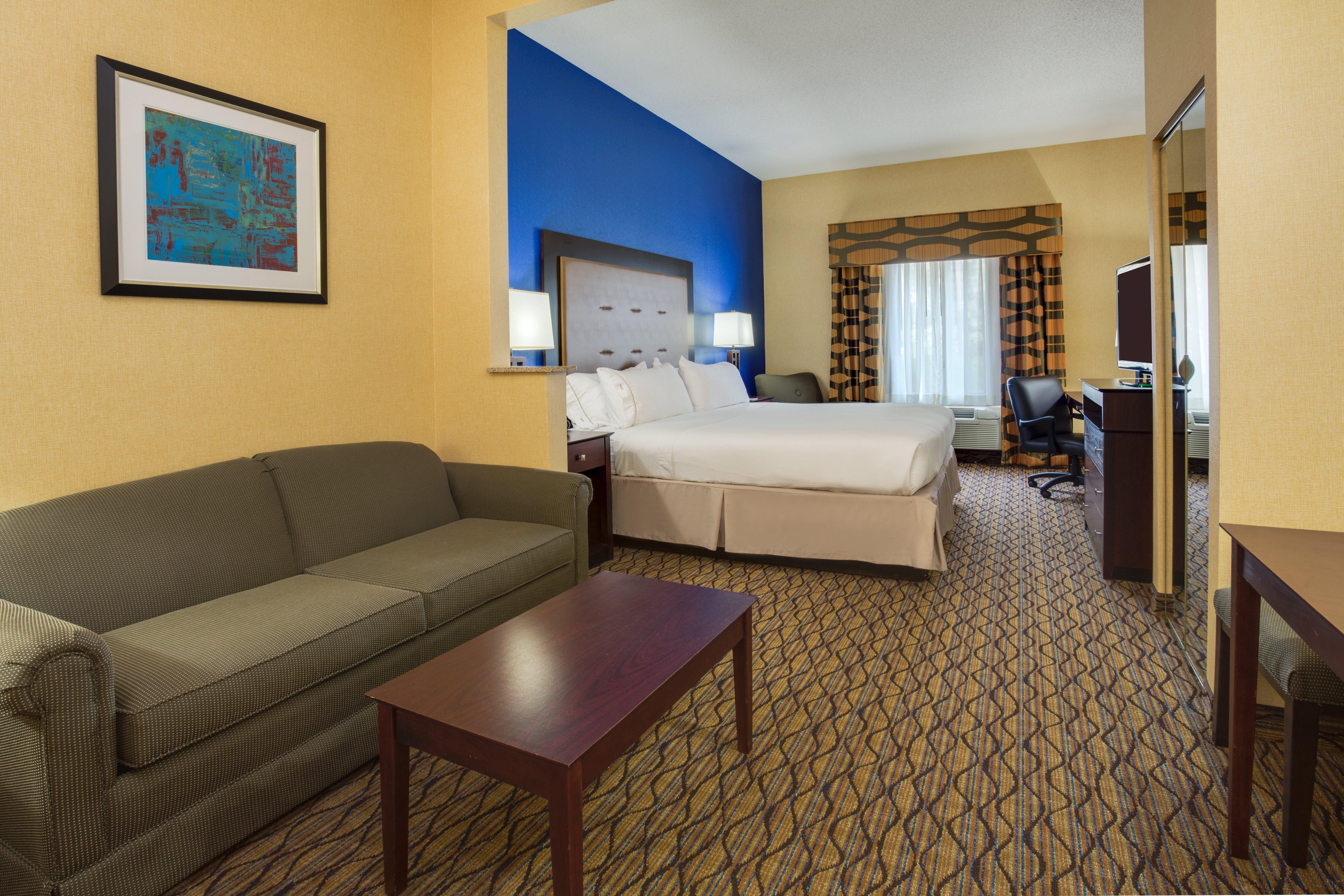 Holiday Inn Express Tower Center New Brunswick By Ihg Ист-Брунсвик Экстерьер фото