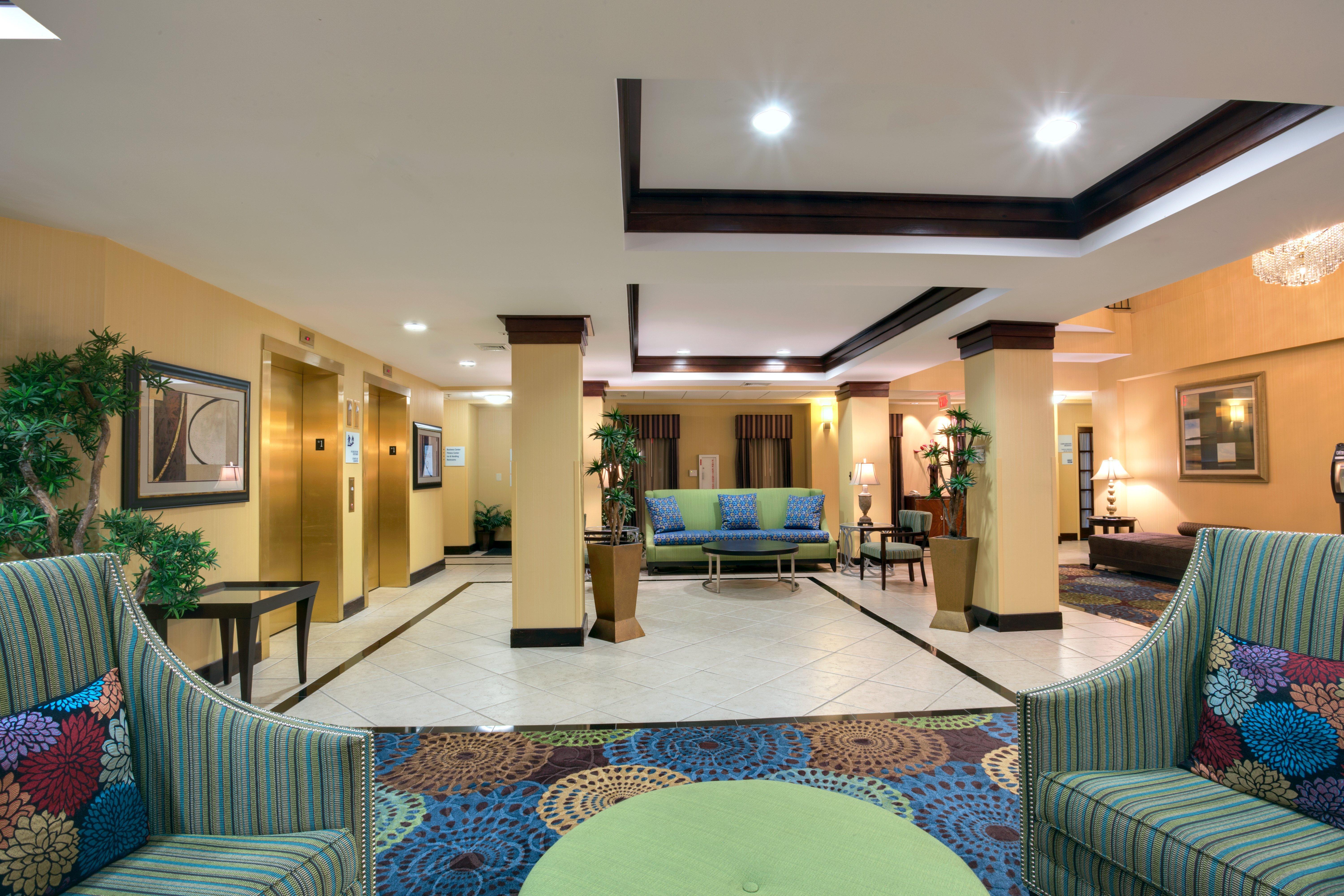 Holiday Inn Express Tower Center New Brunswick By Ihg Ист-Брунсвик Экстерьер фото