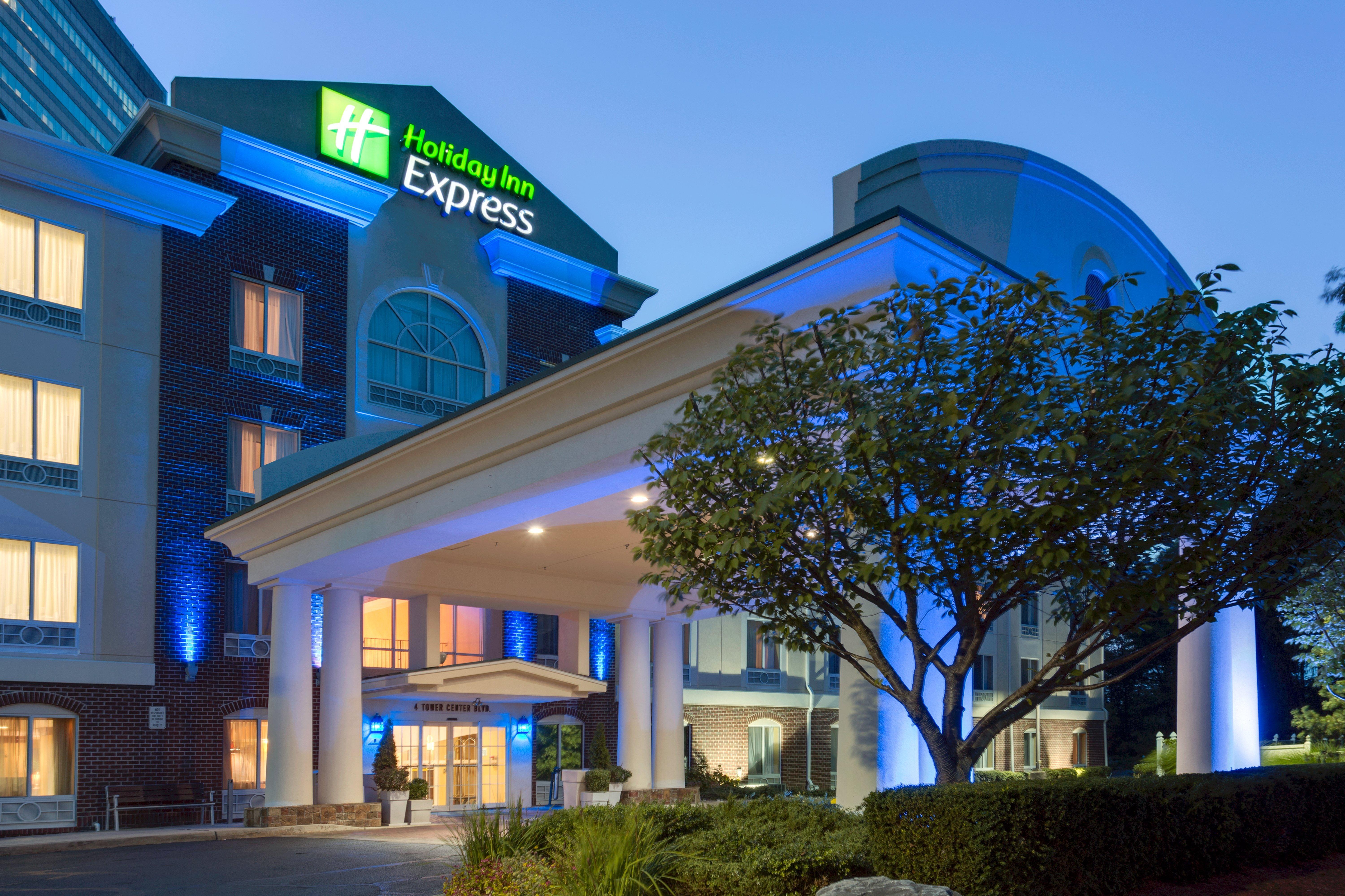 Holiday Inn Express Tower Center New Brunswick By Ihg Ист-Брунсвик Экстерьер фото