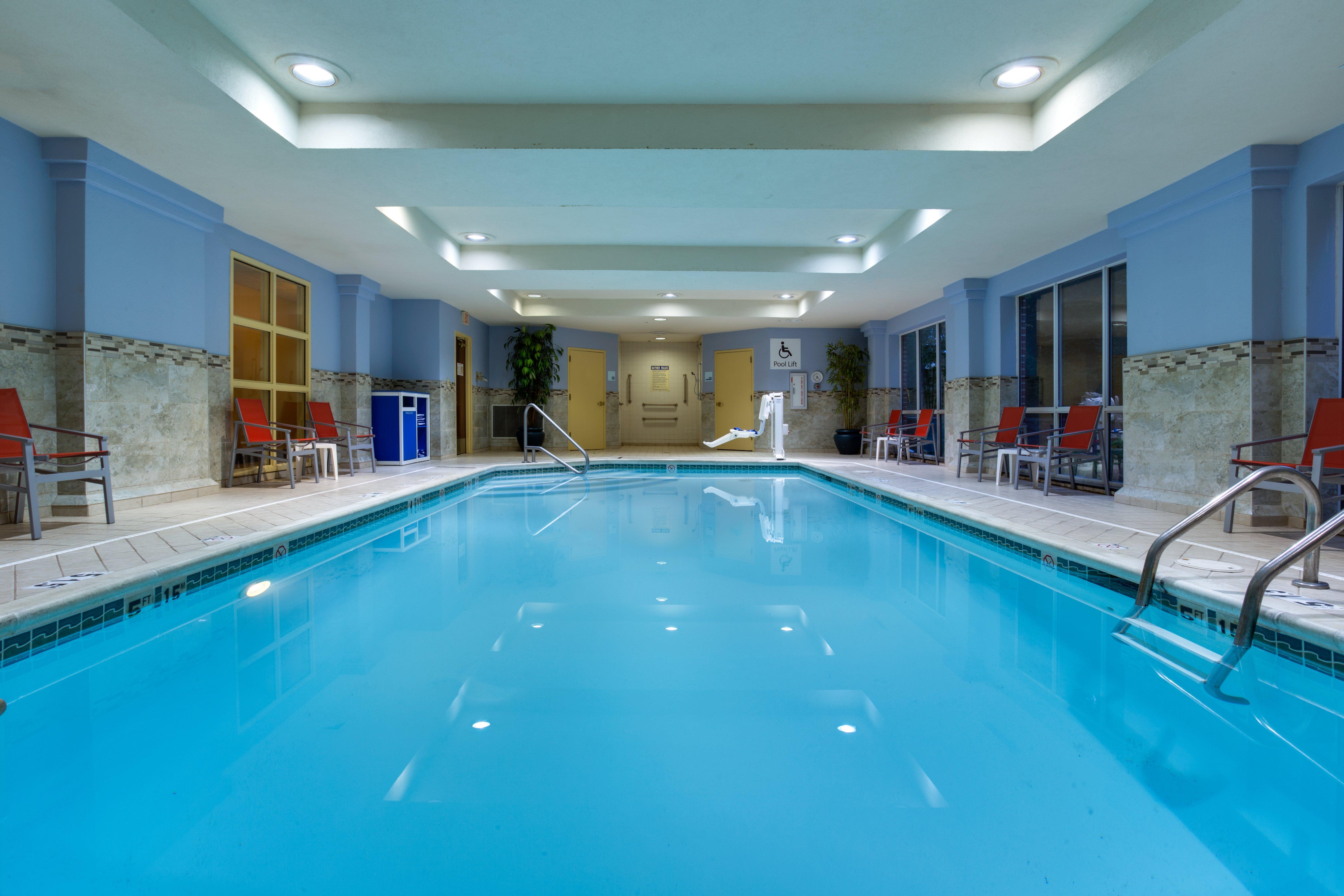 Holiday Inn Express Tower Center New Brunswick By Ihg Ист-Брунсвик Экстерьер фото