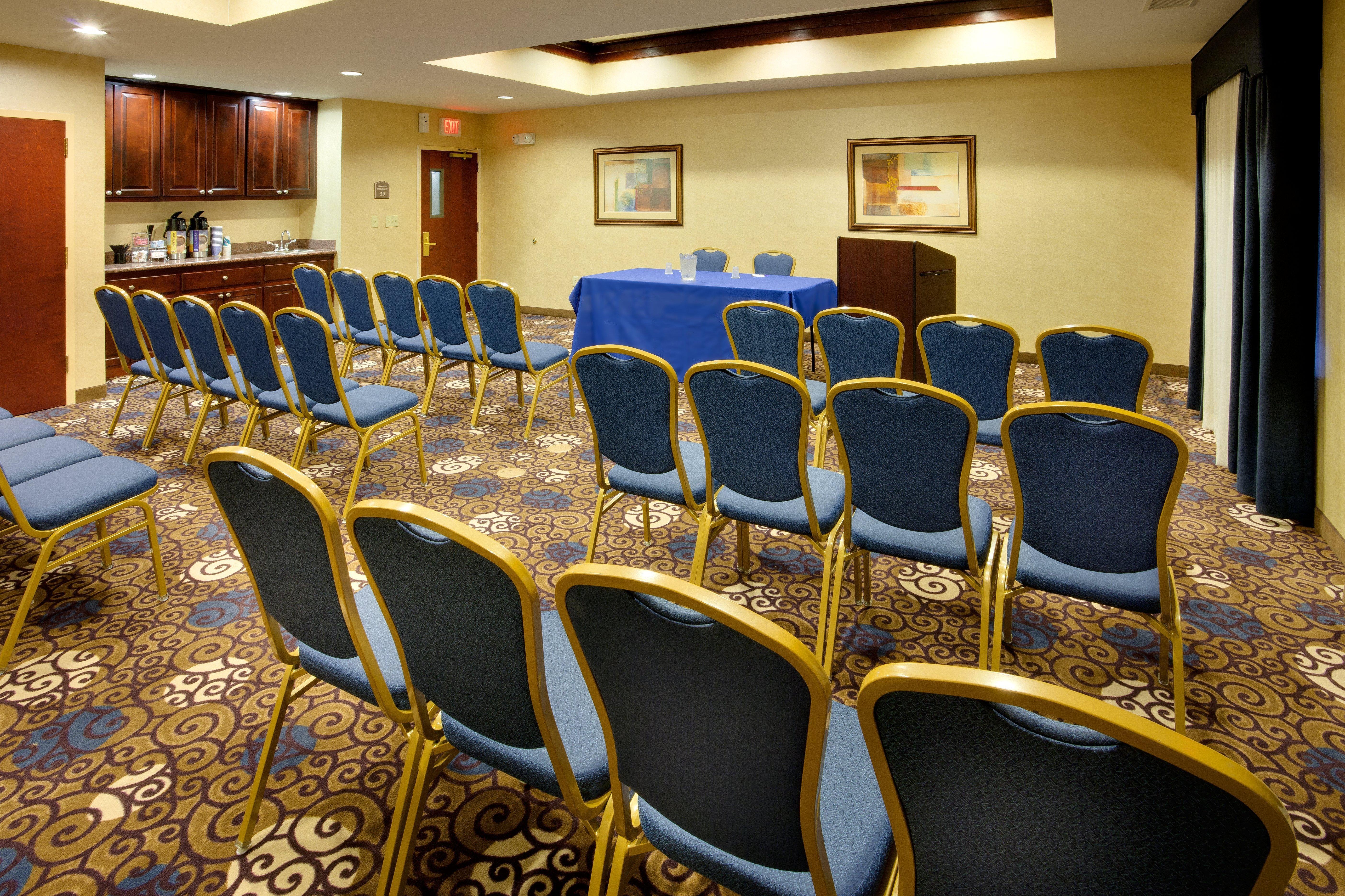 Holiday Inn Express Tower Center New Brunswick By Ihg Ист-Брунсвик Экстерьер фото