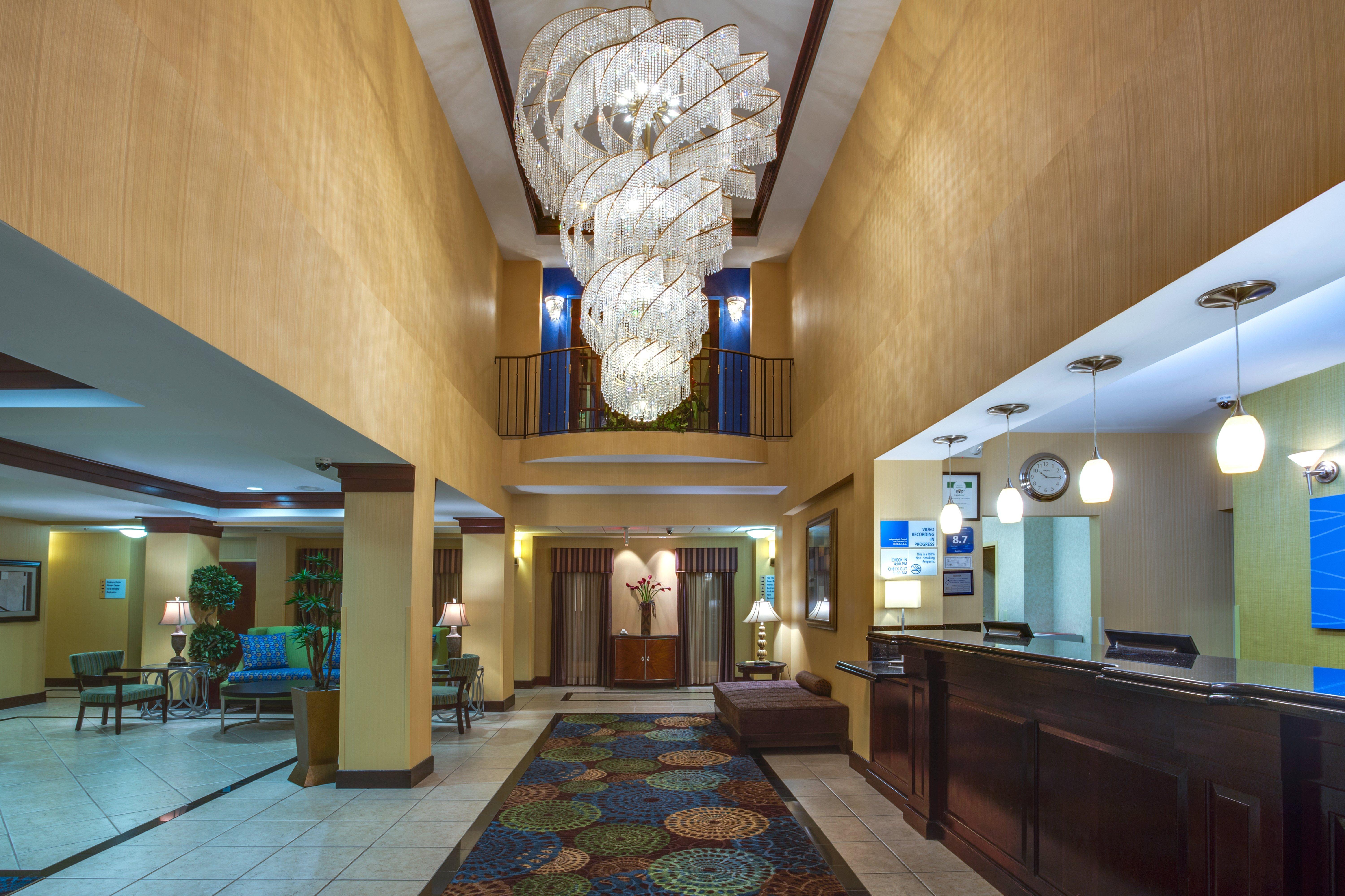 Holiday Inn Express Tower Center New Brunswick By Ihg Ист-Брунсвик Экстерьер фото
