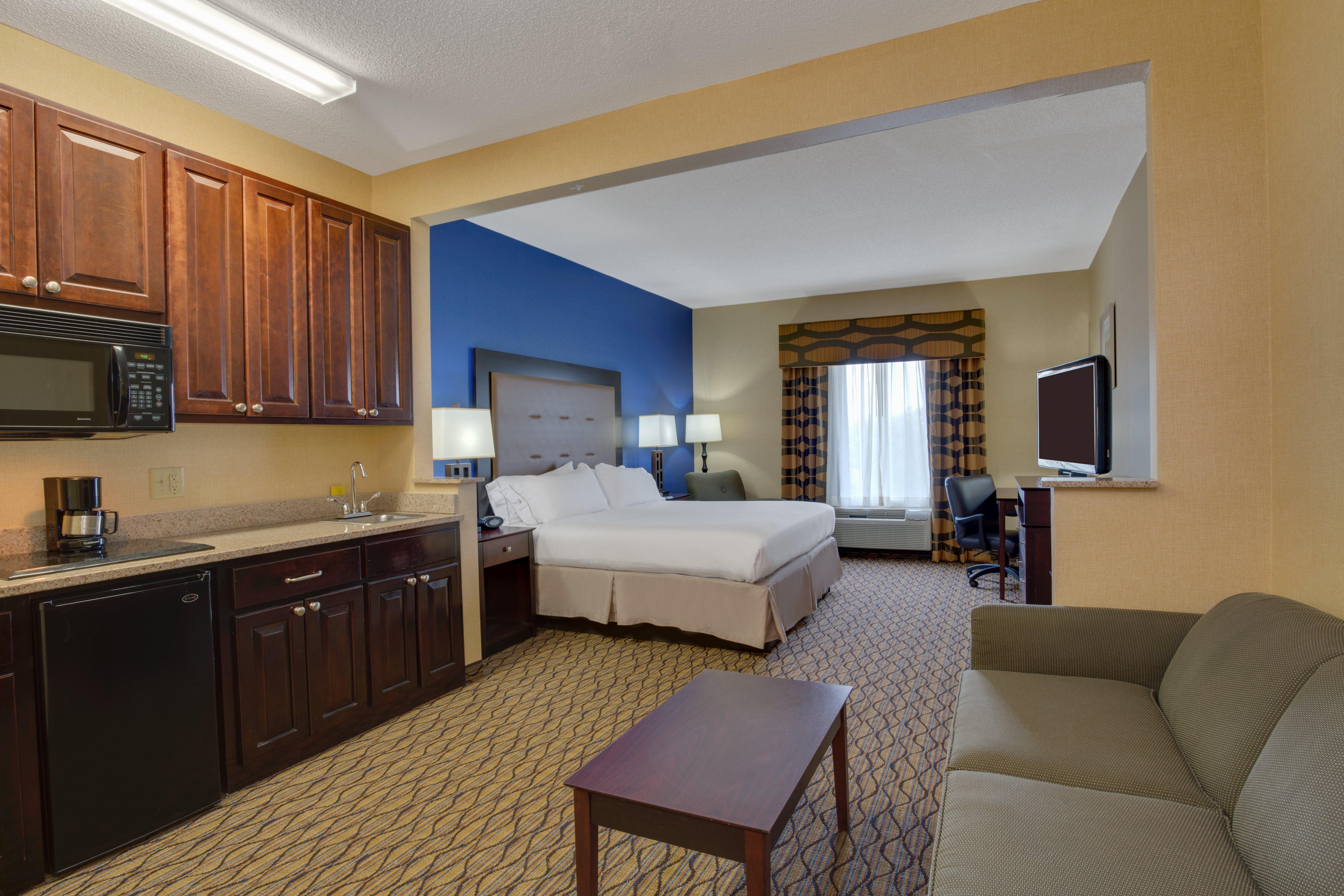 Holiday Inn Express Tower Center New Brunswick By Ihg Ист-Брунсвик Экстерьер фото