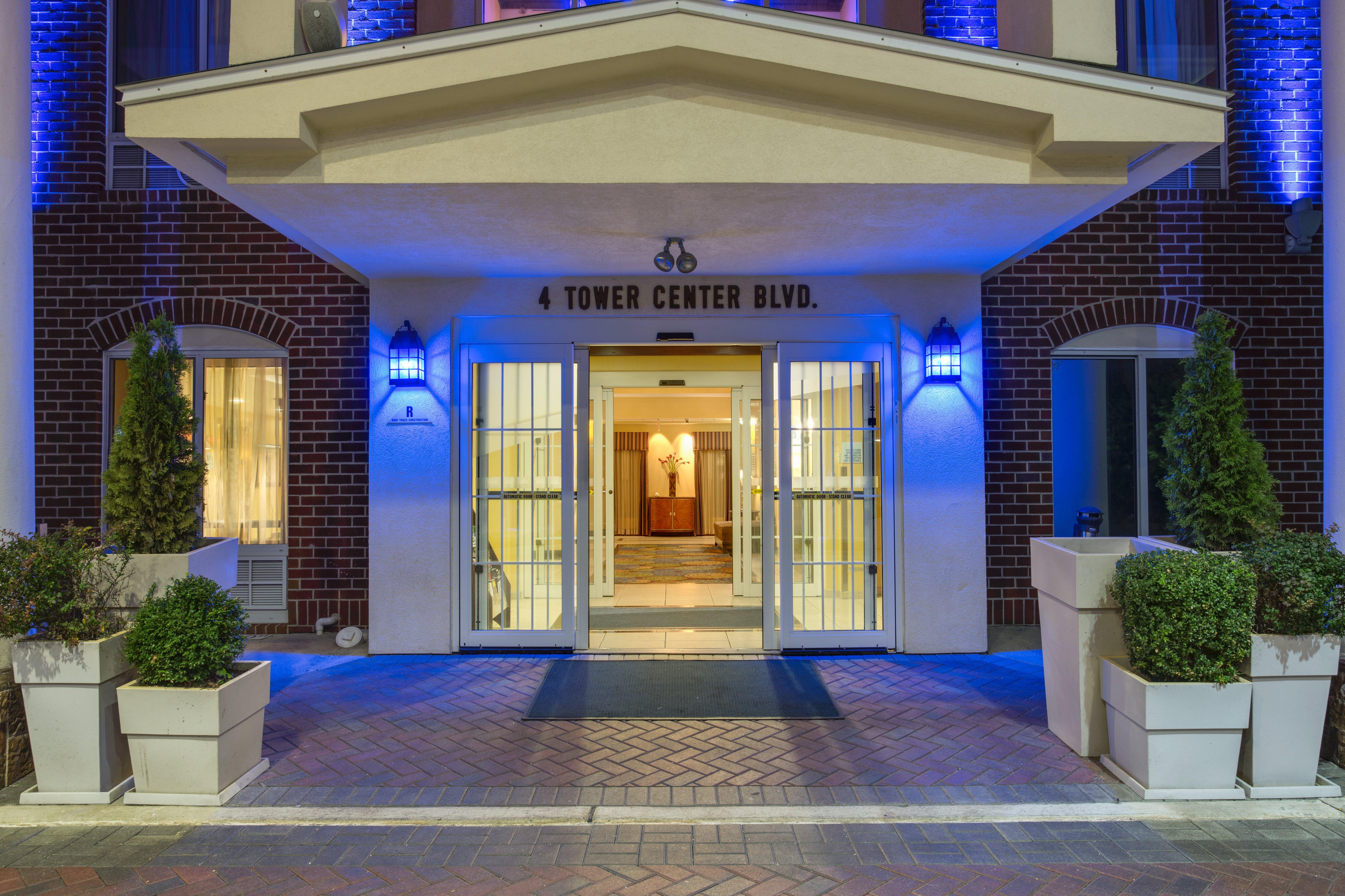 Holiday Inn Express Tower Center New Brunswick By Ihg Ист-Брунсвик Экстерьер фото