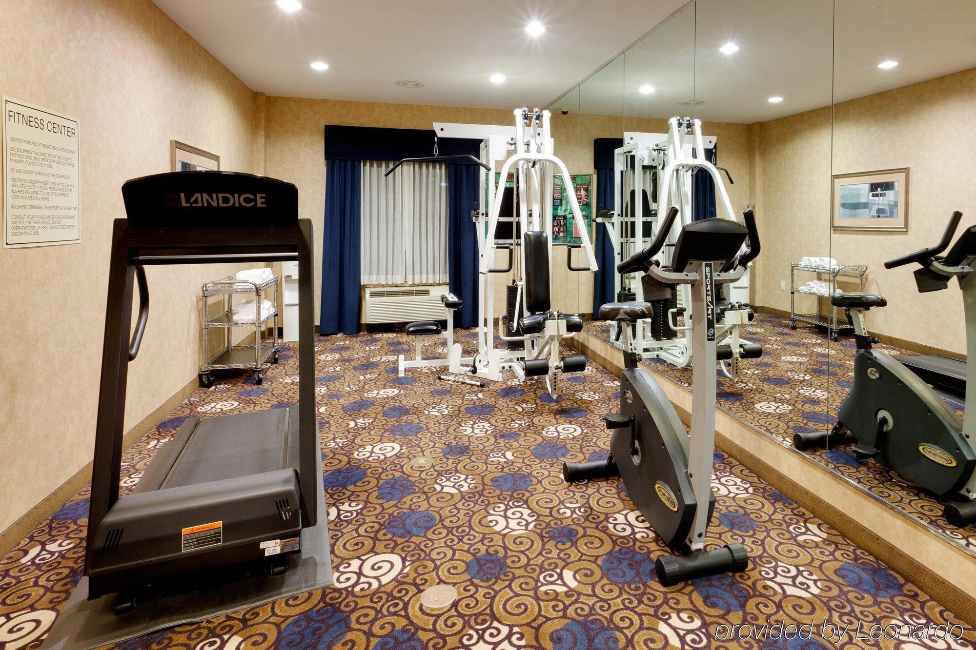 Holiday Inn Express Tower Center New Brunswick By Ihg Ист-Брунсвик Экстерьер фото