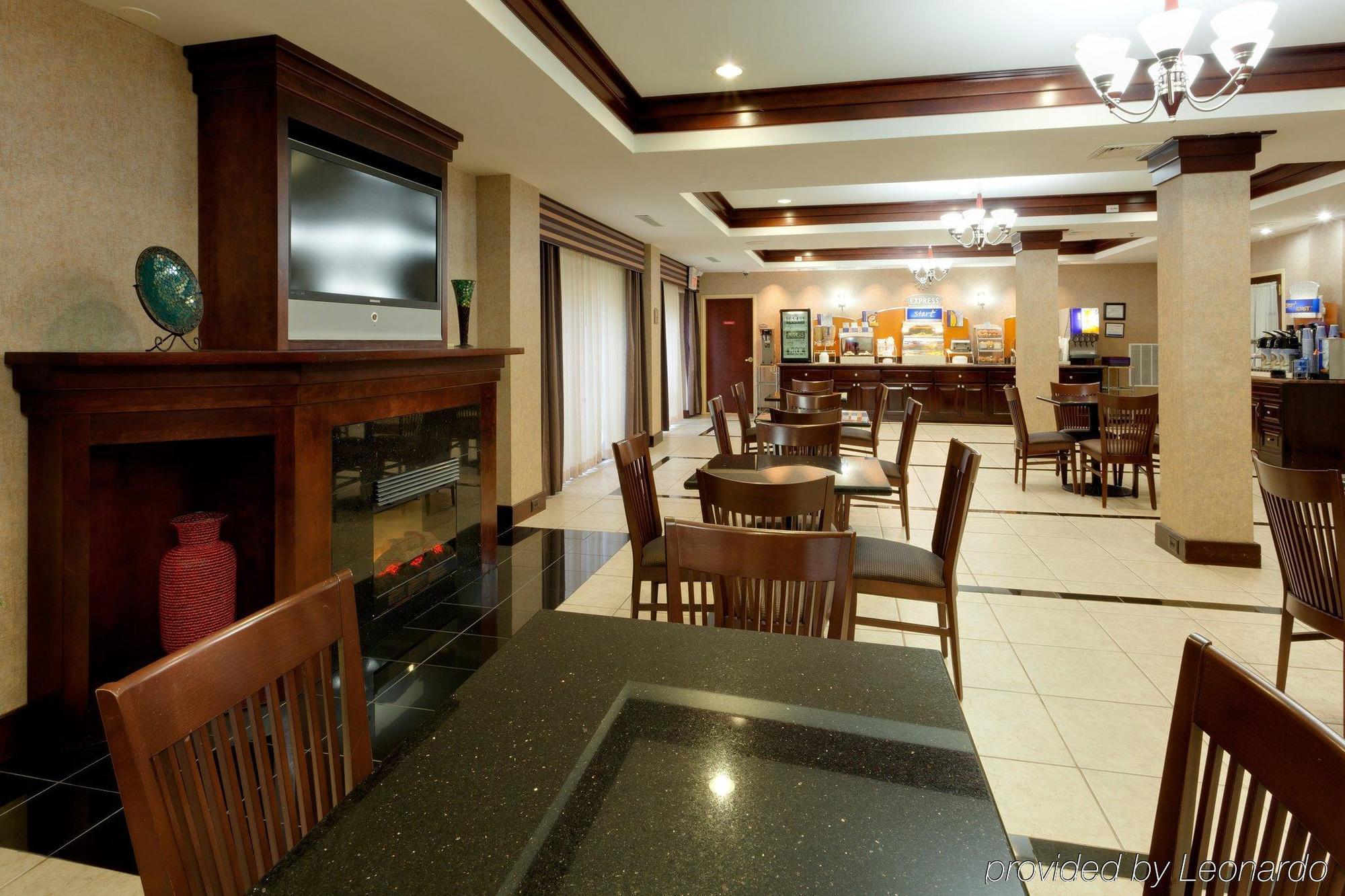 Holiday Inn Express Tower Center New Brunswick By Ihg Ист-Брунсвик Экстерьер фото