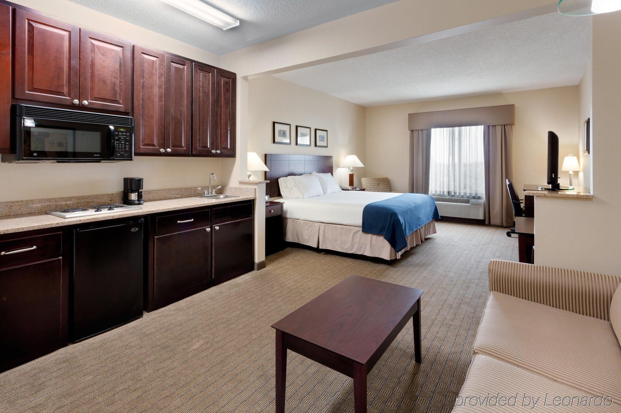 Holiday Inn Express Tower Center New Brunswick By Ihg Ист-Брунсвик Экстерьер фото