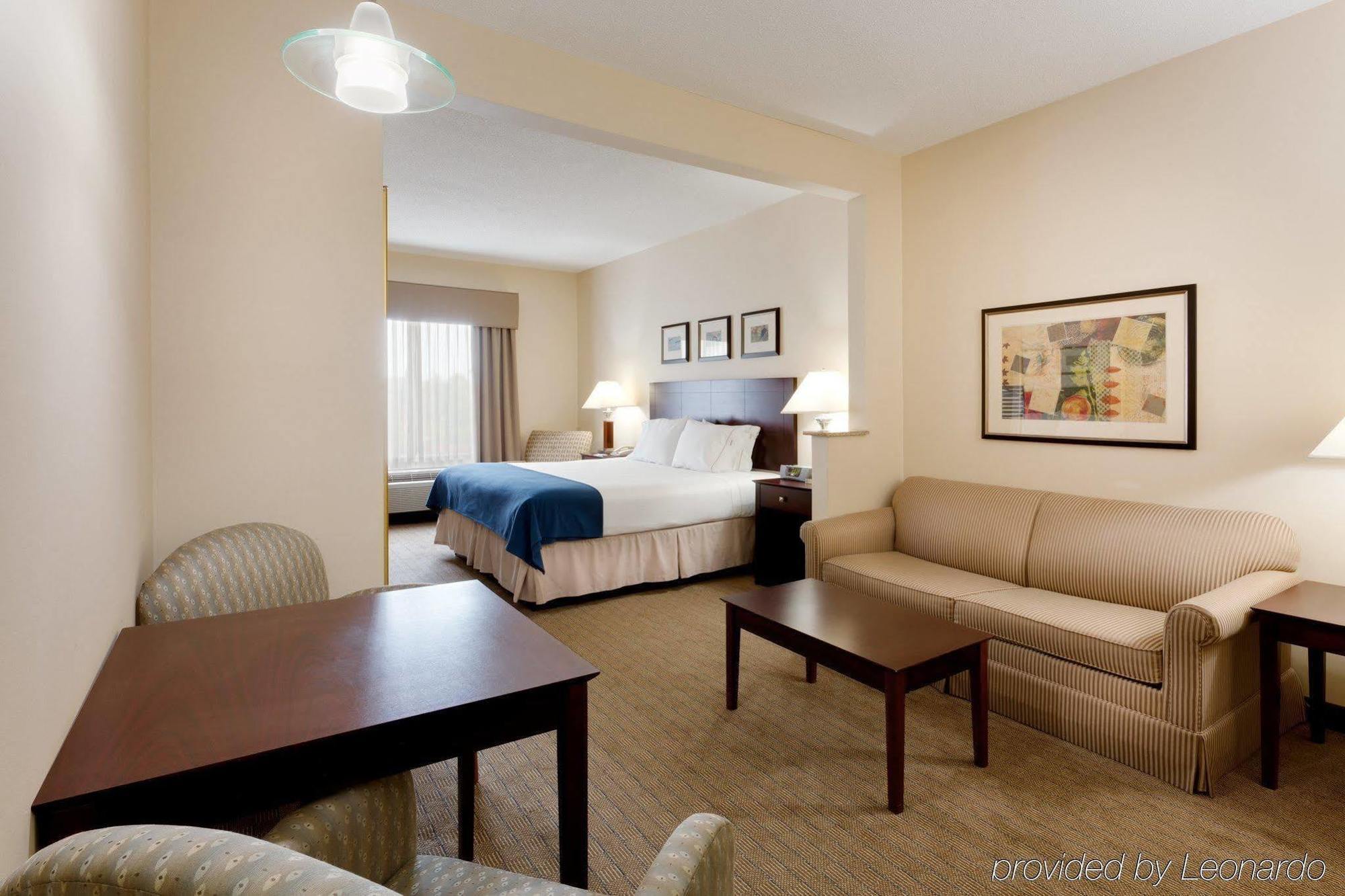 Holiday Inn Express Tower Center New Brunswick By Ihg Ист-Брунсвик Экстерьер фото